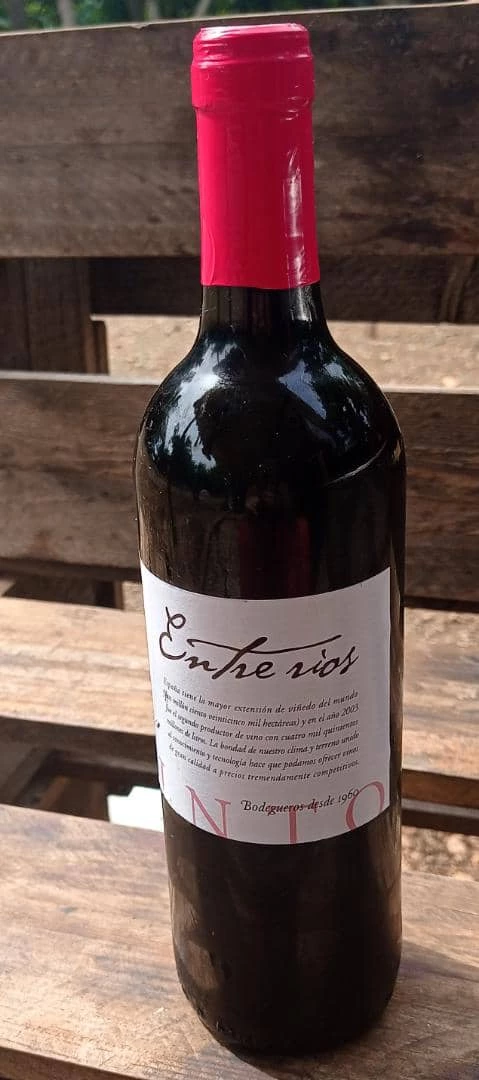 Botella de vino tinto