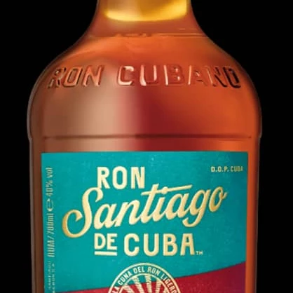 Botella de ron tradicional Añejo Santiago