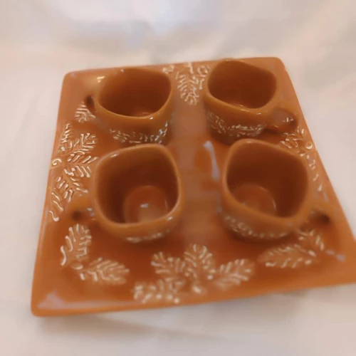 Juego de 4 tazas con bandeja